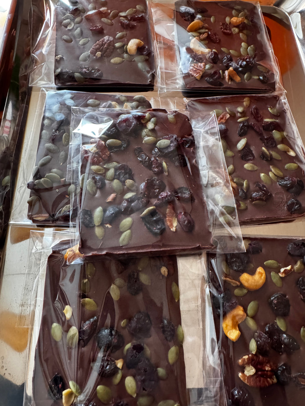Minibark de Chocolate Siuna Milk con frutos secos y semillas (70g)